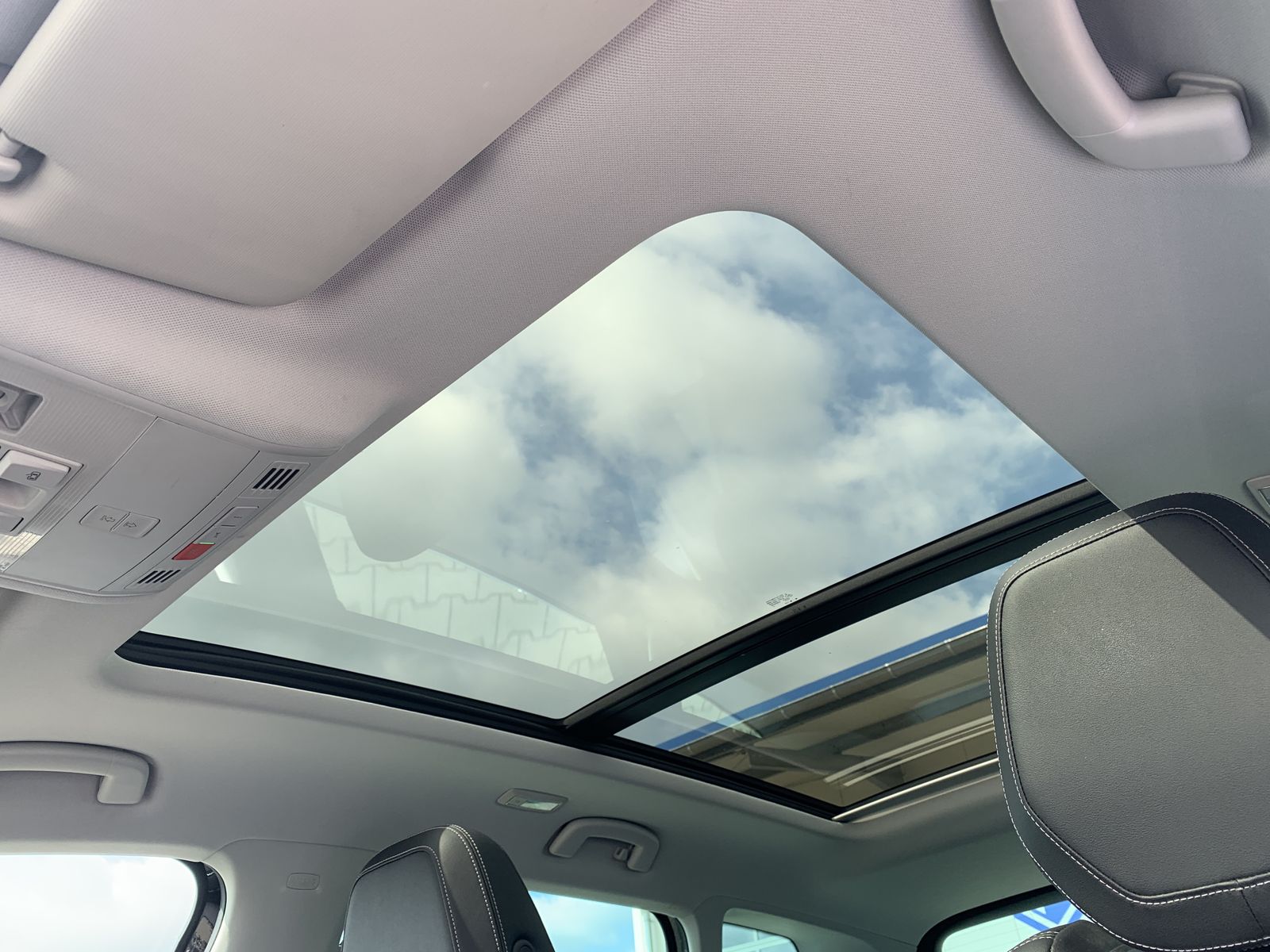 Fahrzeugabbildung SKODA Karoq 2.0 TDI*4x4*AHK*STHZ*Leder*360°Cam*Pano*