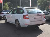 Skoda Octavia Combi 1.6 TDI Drive Navi DAB Sitzheizung - Skoda Octavia mit Diesel-Antrieb: Kombi, 1.6