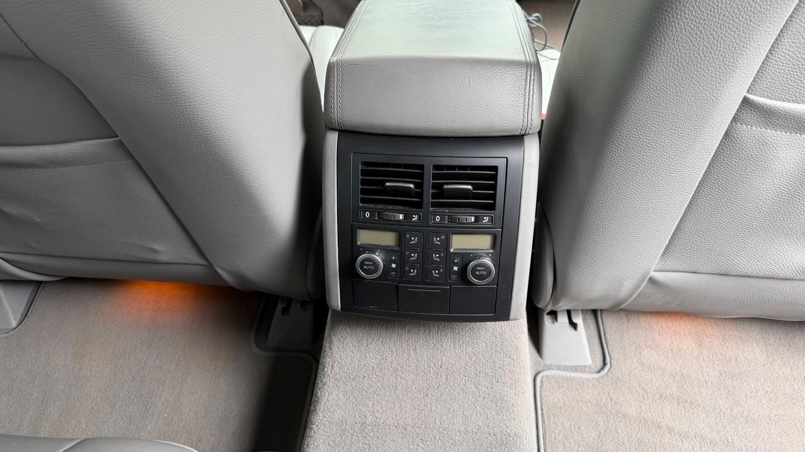 Volkswagen Touareg 2006 — photo 12