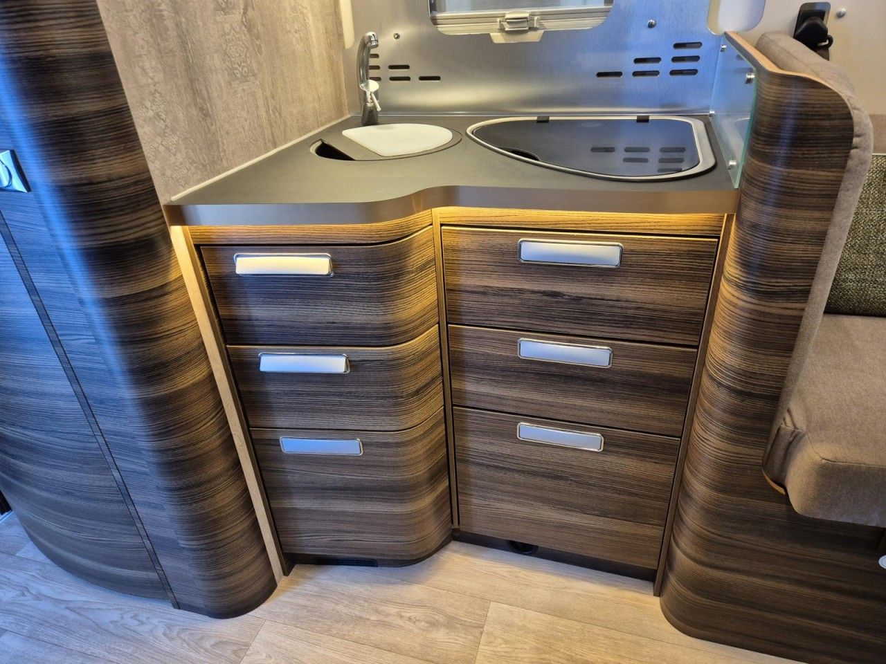 Fahrzeugabbildung Laika ECOVIP L 4009 DS Heavy Klima Radträger Face2Face