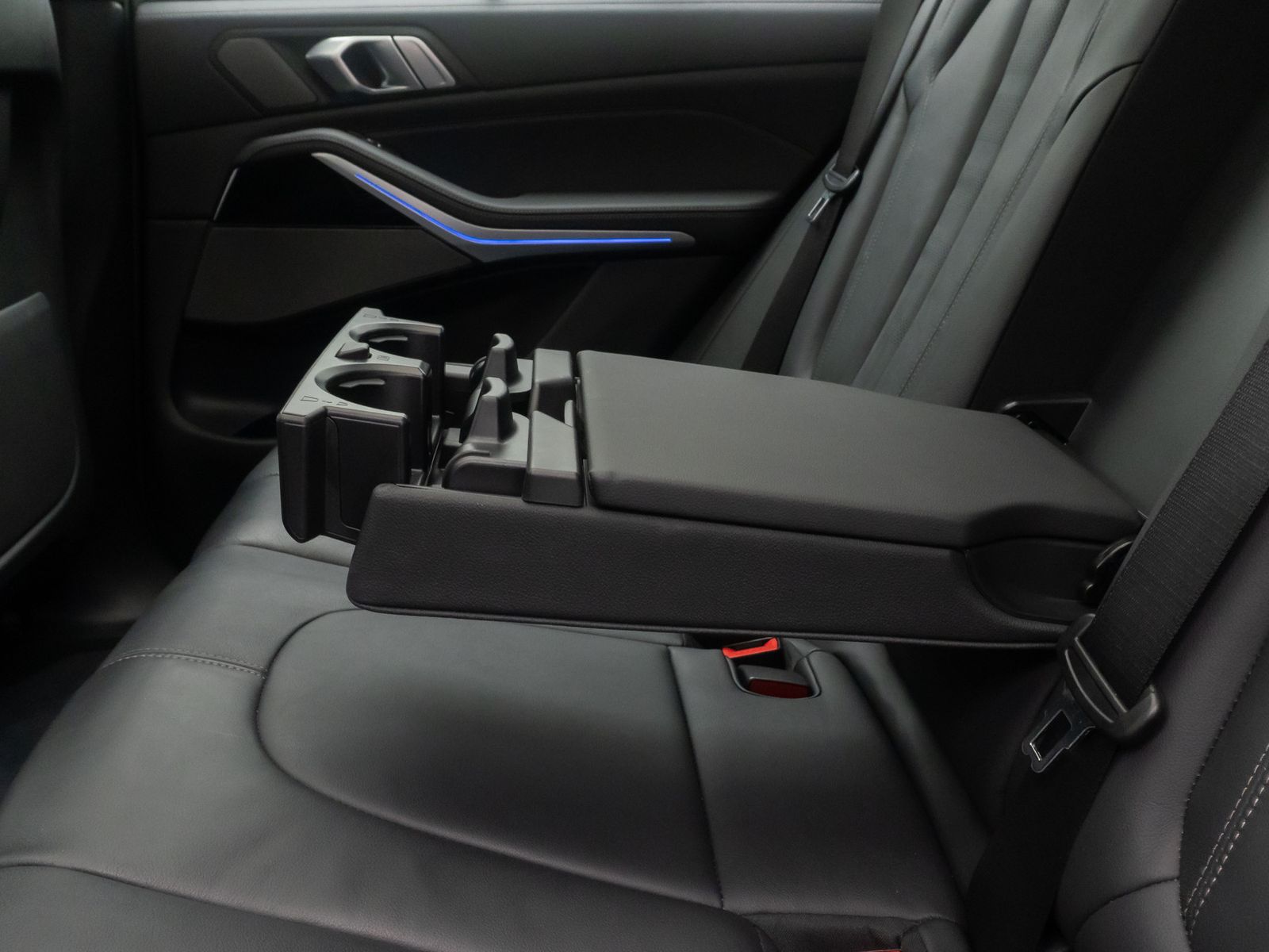 Fahrzeugabbildung BMW X5 M50i Panorama Laser Kamera HUD H/K AHK 22Zoll
