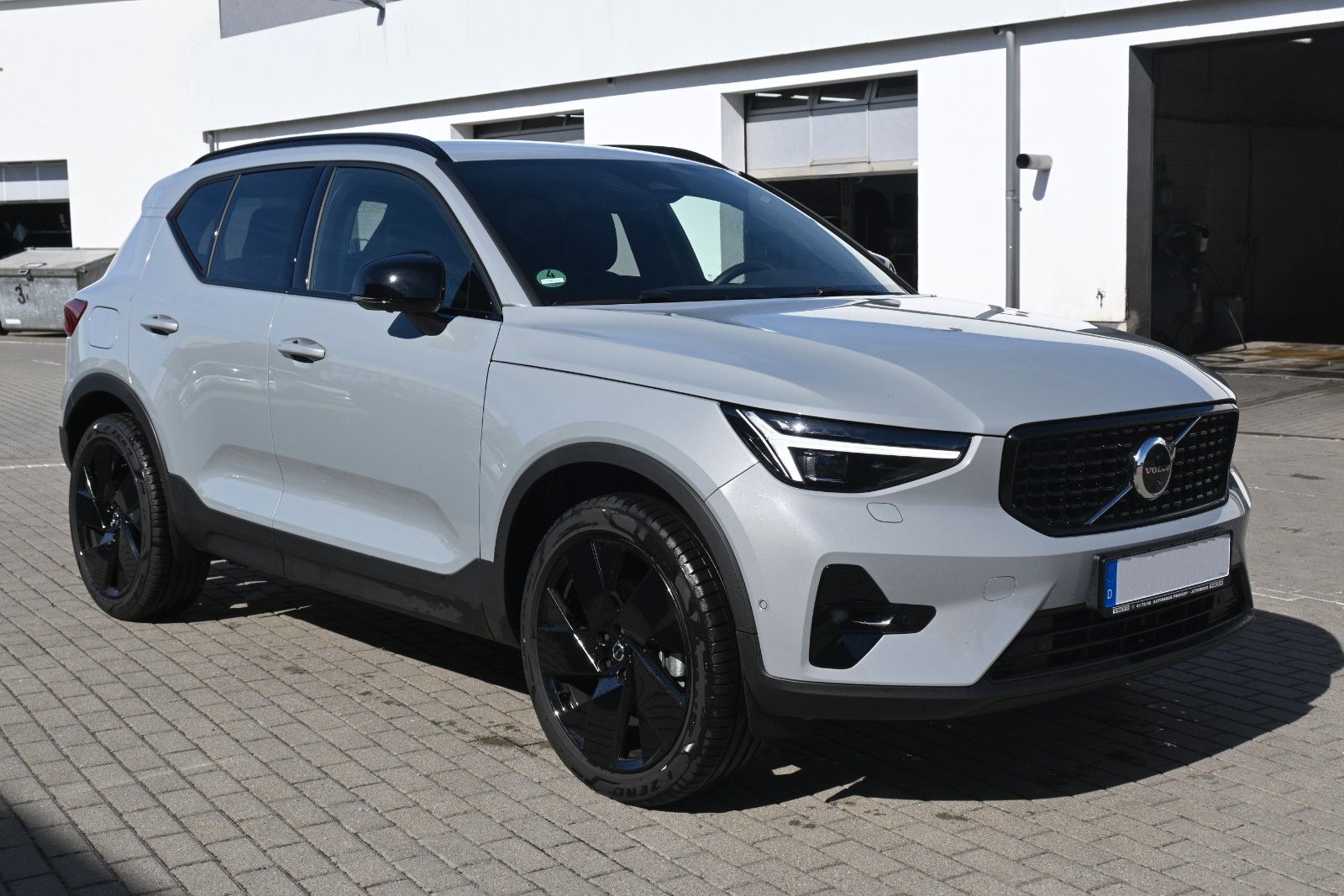 Fahrzeugabbildung Volvo XC40 B4 DKG Plus Black*STDHZG*Pixel*360°*20"
