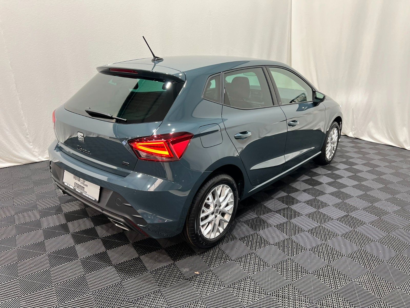 Fahrzeugabbildung SEAT Ibiza 1.0 TSI 85kW FR DSG