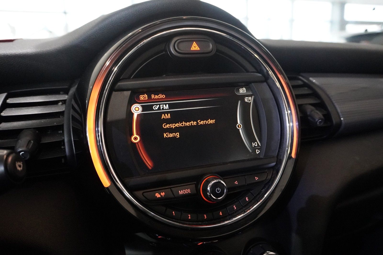 Fahrzeugabbildung MINI COOPER 1.5 3-TÜR PANO./SHZ/KLIMA/BT