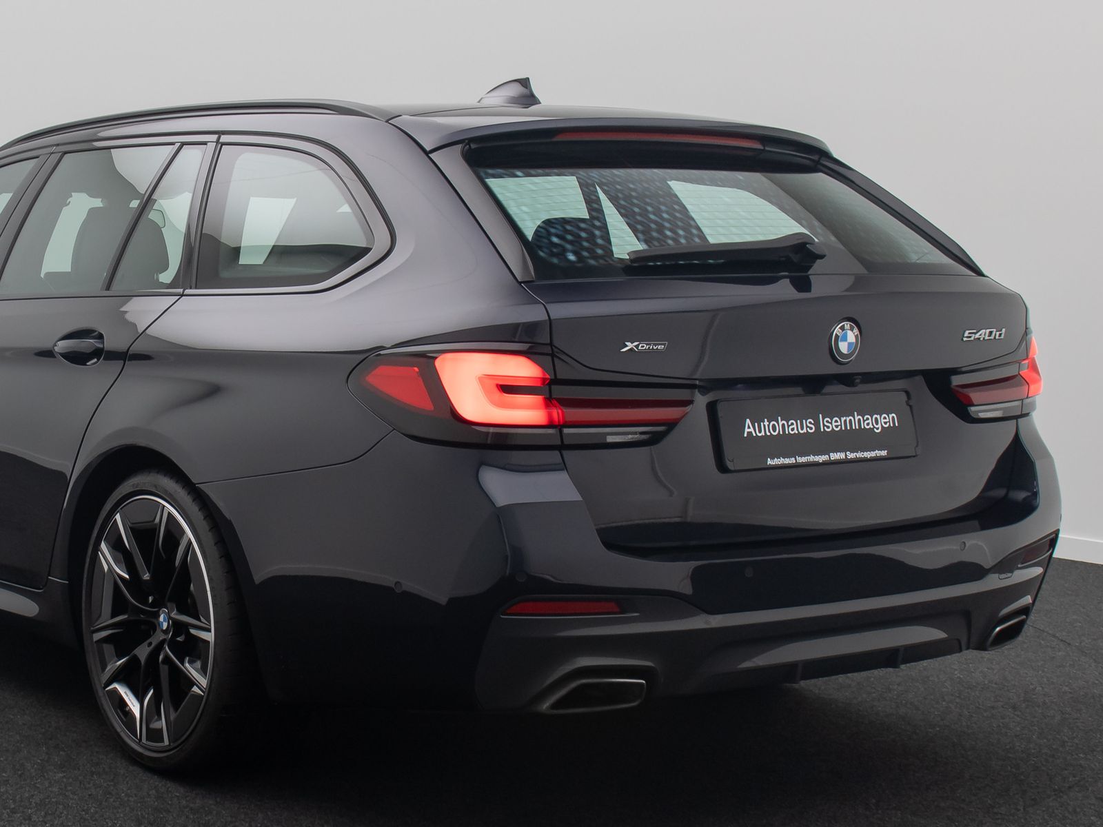 Fahrzeugabbildung BMW 540d xD M Sport Massage HUD Laser Belüftung 20"
