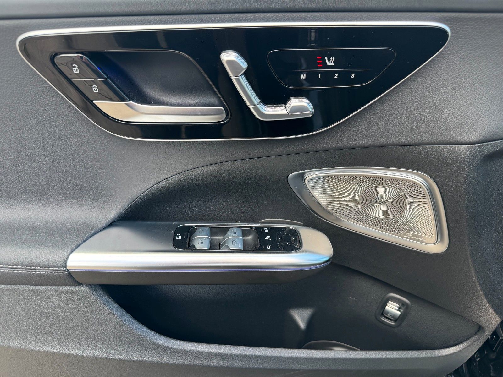 Fahrzeugabbildung Mercedes-Benz C 220 d T AMG Burm+AHK+Pano+360°+Distr+Memory