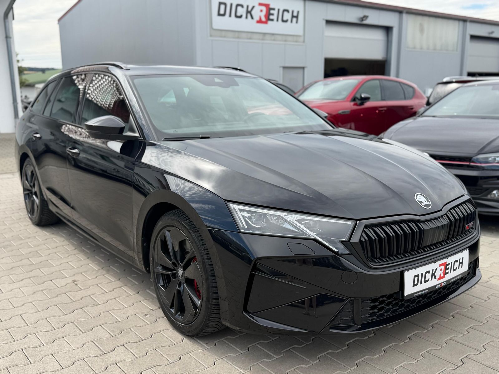 Fahrzeugabbildung SKODA Octavia 2.0 TSI 195 kW RS PANO*MATRIX*AHK*CANTON