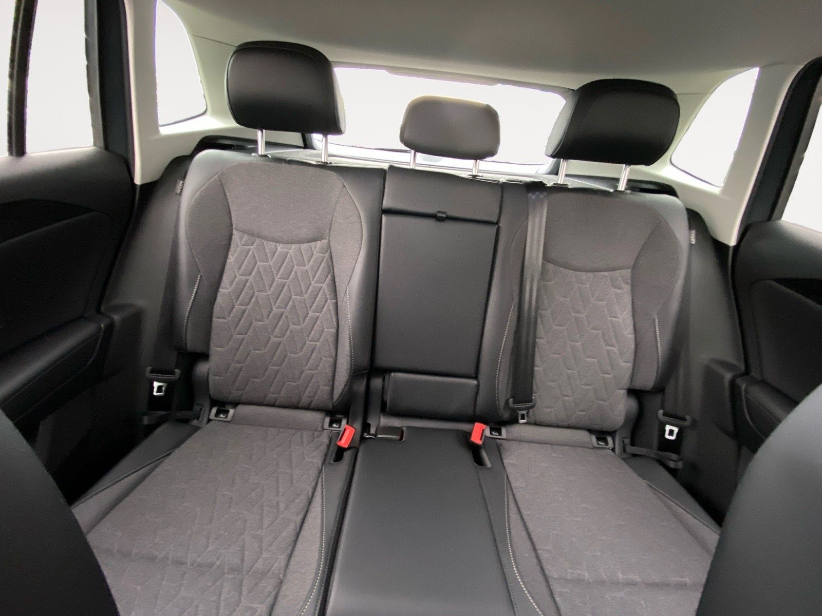 Fahrzeugabbildung Volkswagen Tiguan 1.5 eTSI OPF DSG +ACC+LED+NAVI+PARKASSIST