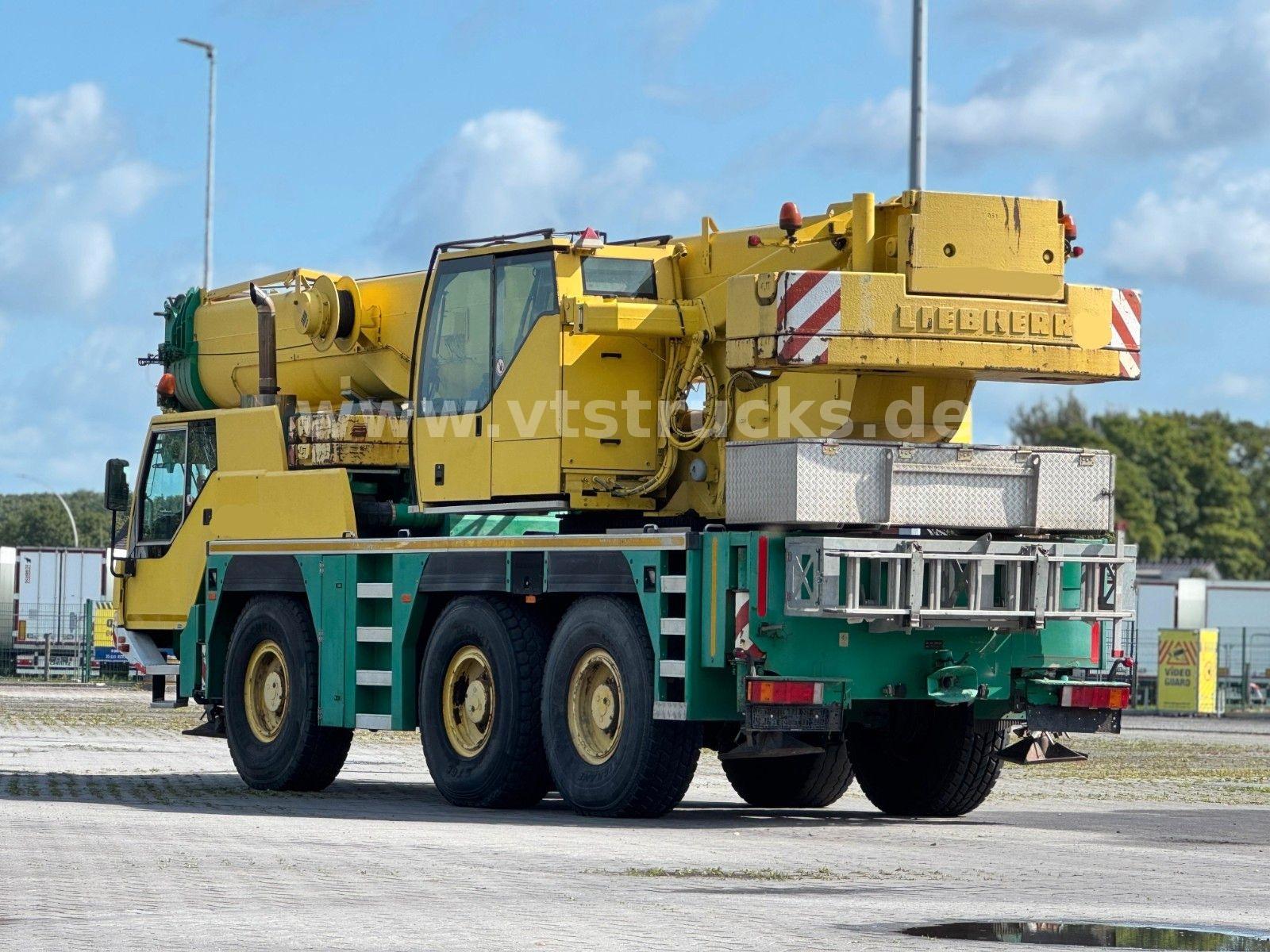 Liebherr UTM 735 mit LTM 1055/1 + 16m JIB