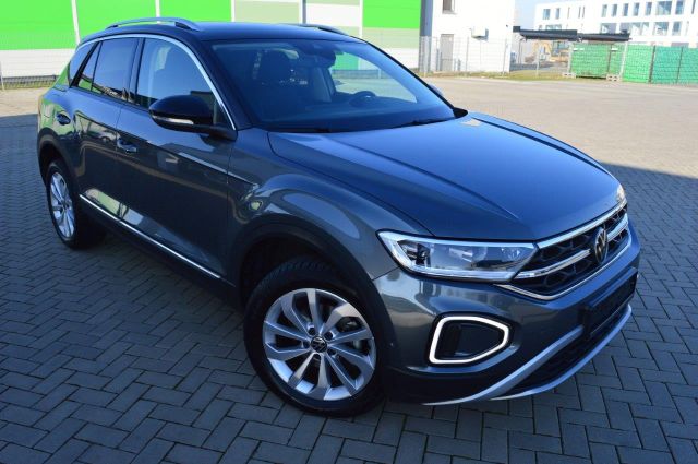 Volkswagen T-Roc 1.5 TSI OPF DSG Style LED Navigation AHK