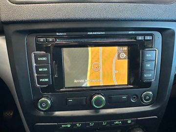 MYAUTOCENTER – Gebraucht- und Jahreswagen mit Werkstattservice in Pfaffenhofen Skoda Yeti Ambition Plus Edition 4x4 *1.HAND*AHK*XENON