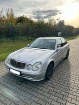 Mercedes-Benz E 350 AVANTGARDE Fast Voll - Mercedes-Benz E 350 mit Benzin-Antrieb: Silber, Standheizung