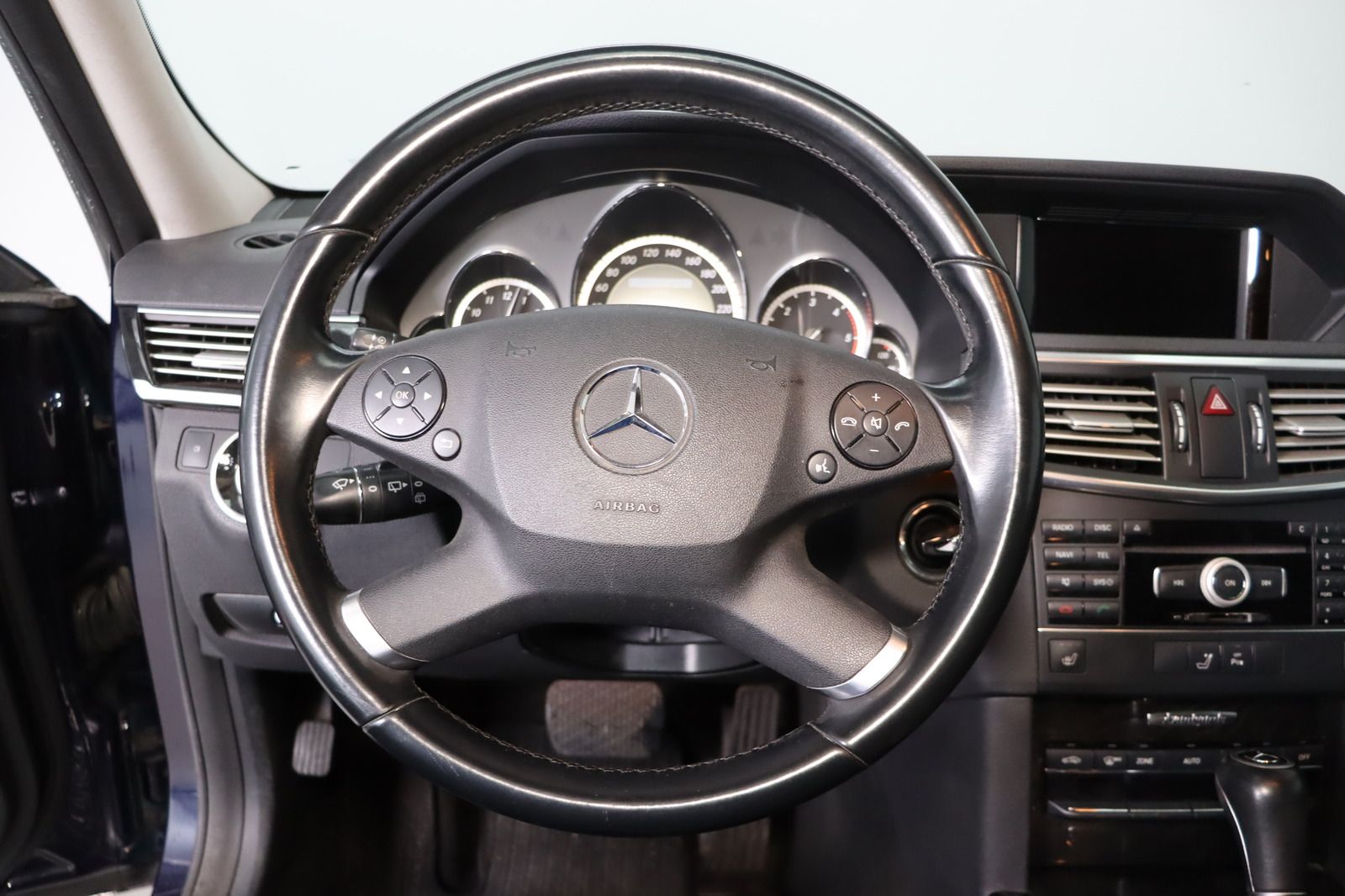 Fahrzeugabbildung Mercedes-Benz E 220 CDI T BlueEFFICIENCY Avantgarde