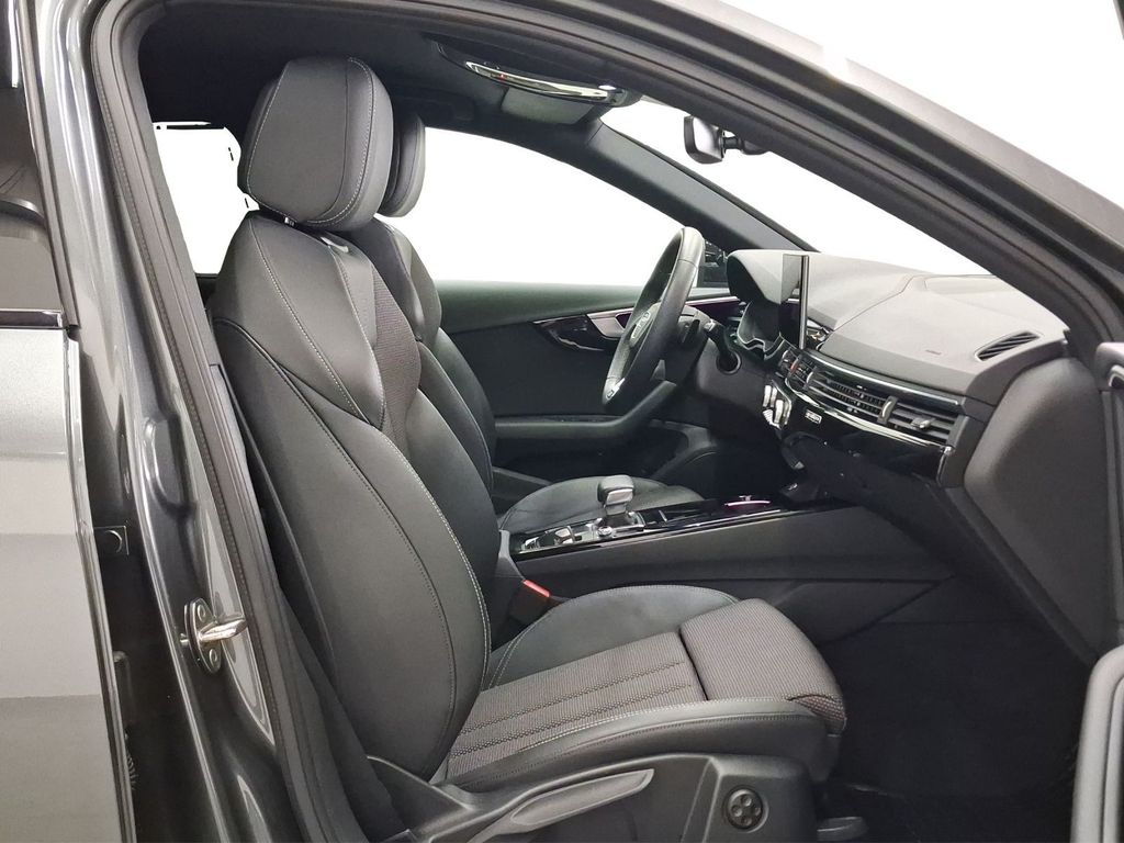 AUDI A4 2024