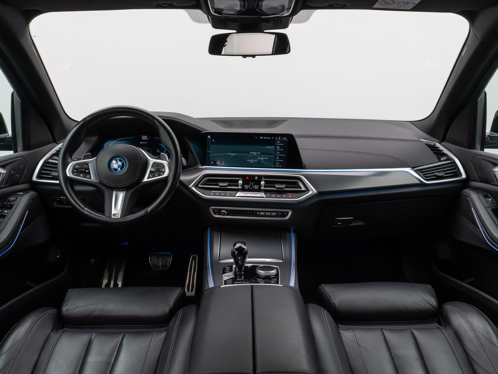 Fahrzeugabbildung BMW X5 xD45e M Sport Laser 360°HUD DAB HiFi SoftClos