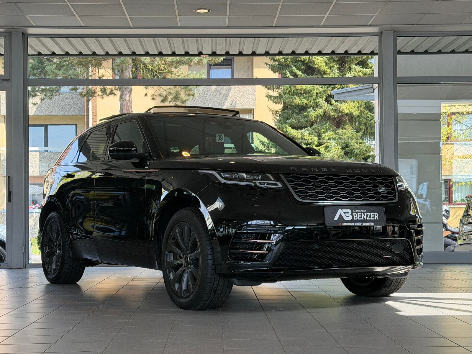 Fahrzeugabbildung Land Rover Range Rover Velar/R-DYNAMIC/PANO/HEAD-UP/ACC
