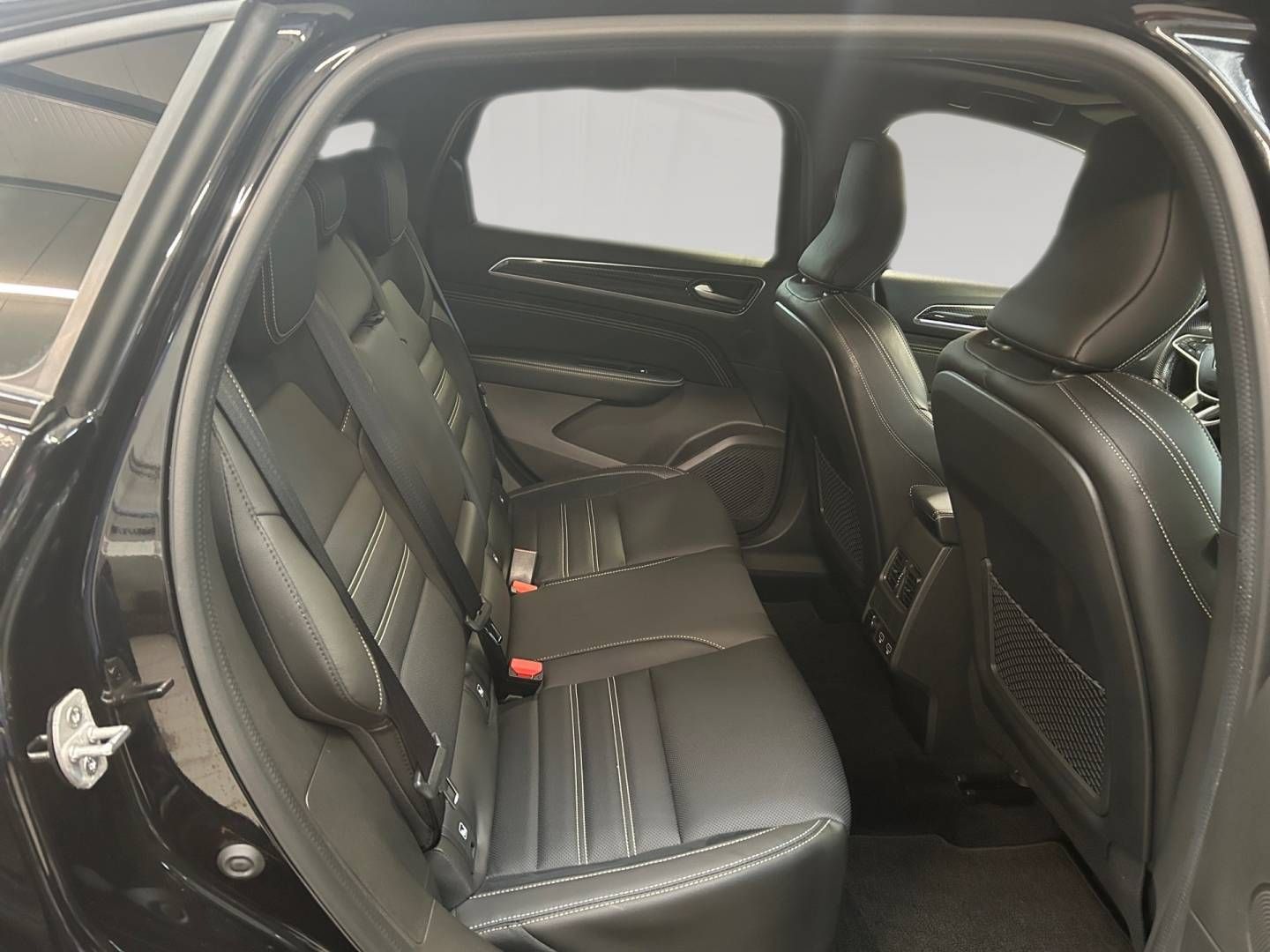 Fahrzeugabbildung Renault ARKANA E-TECH engineered hybrid 145