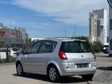 Renault Scenic Dynamique 2.0 16V - Renault Scenic: Dynamique