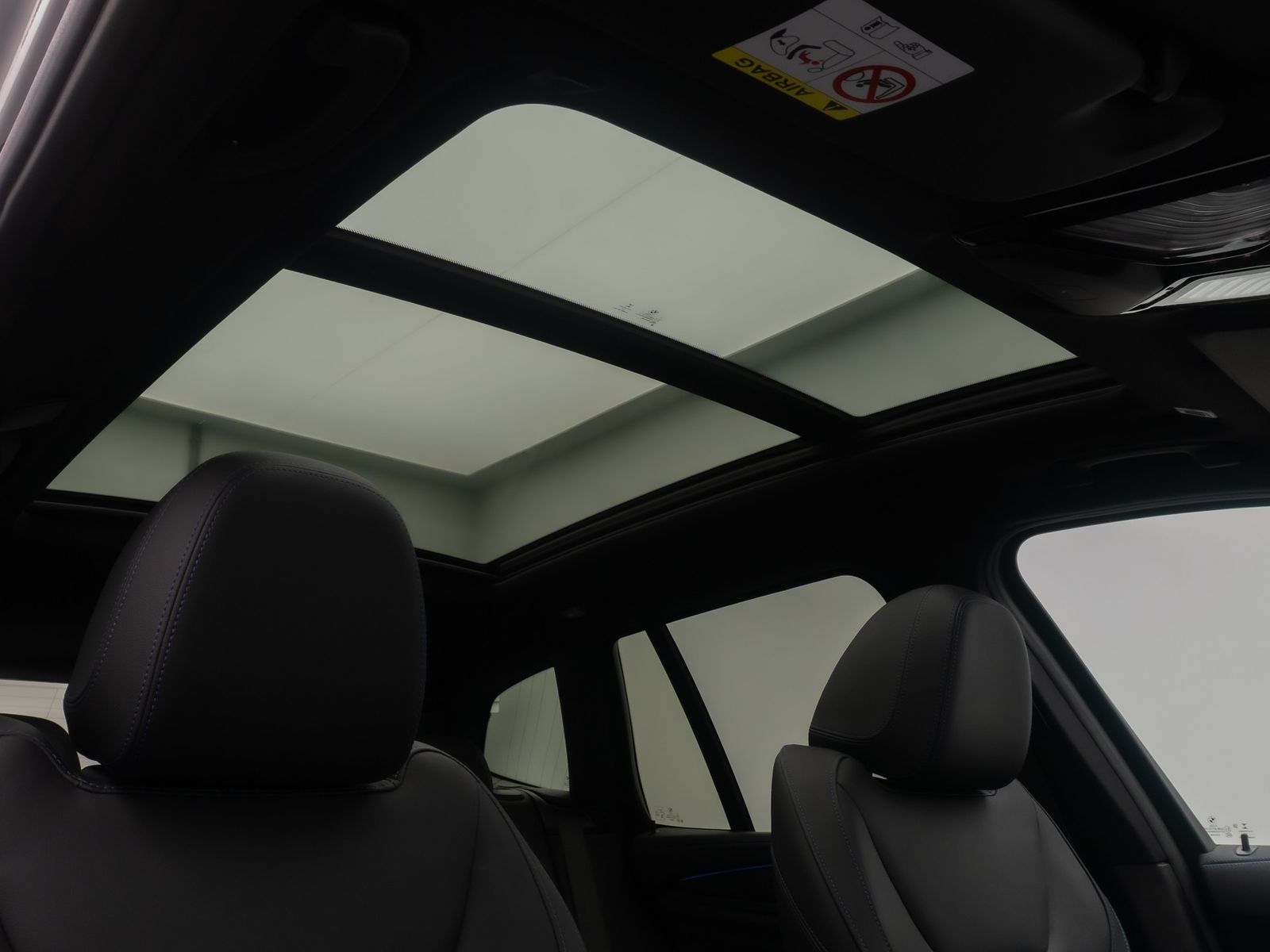 Fahrzeugabbildung BMW X3 xD30e M Sport Laser DAB Kamera HUD Panorama