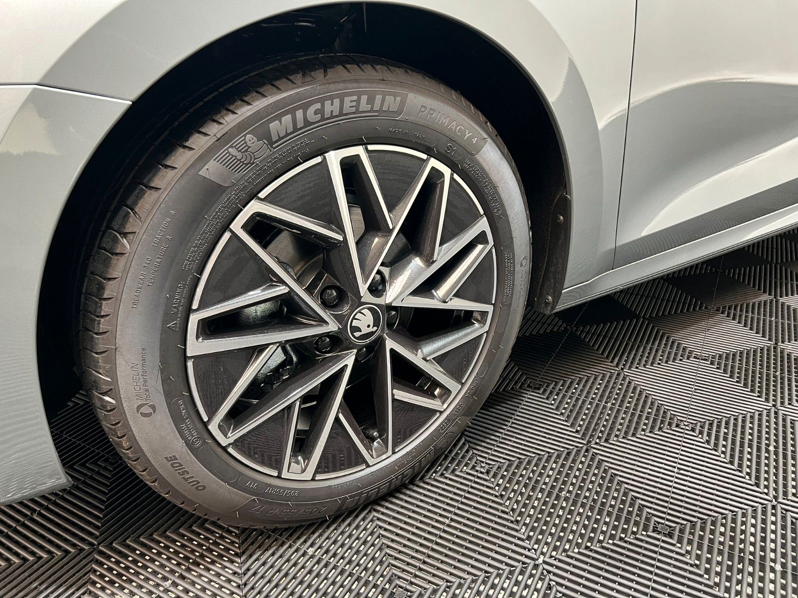 Fahrzeugabbildung SKODA Octavia 2.0 TDI 110kW DSG Selection Combi