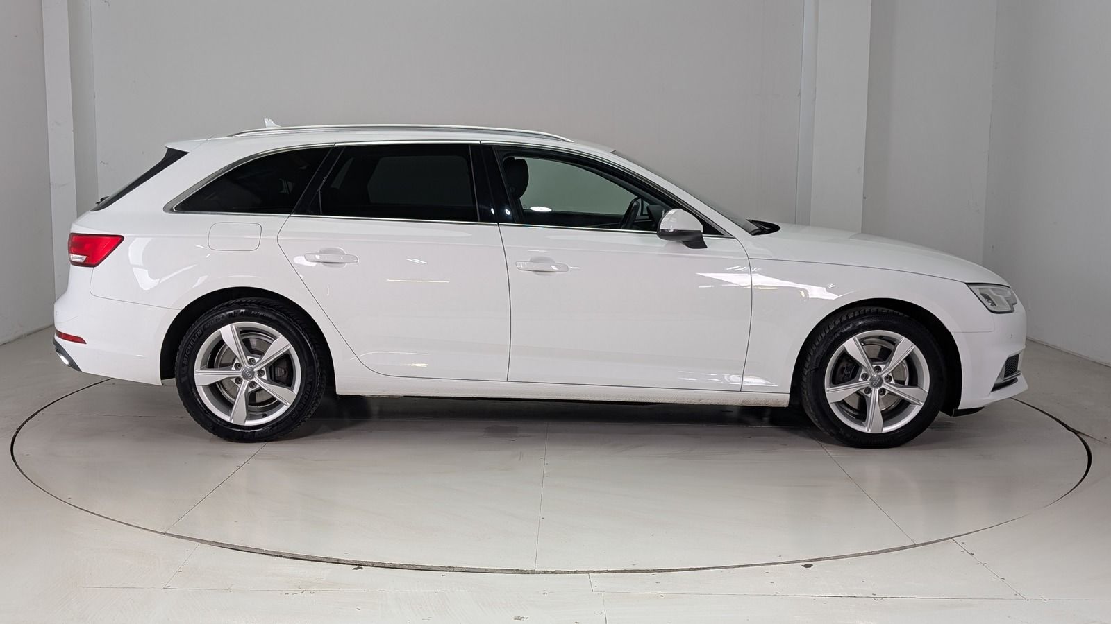 Fahrzeugabbildung Audi A4 Avant 35 TDI sport S-tronic LED * Navi