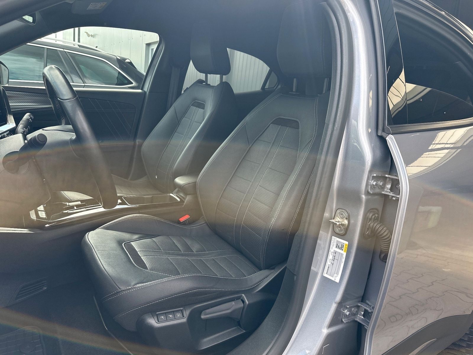 Fahrzeugabbildung Opel Mokka-e Ultimate NAV+LED+KAM+SHZ+KEYLESS+PDC+DAB