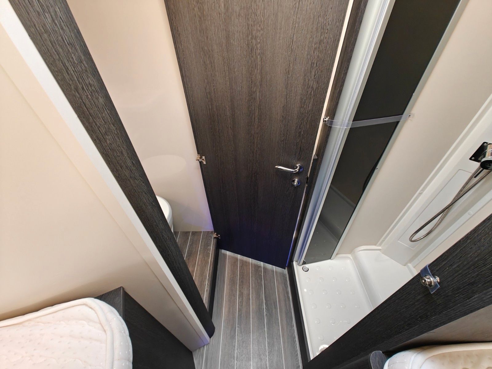 Fahrzeugabbildung Roller Team Kronos 287 TL - Face2Face, Hubbett, Einzelbetten