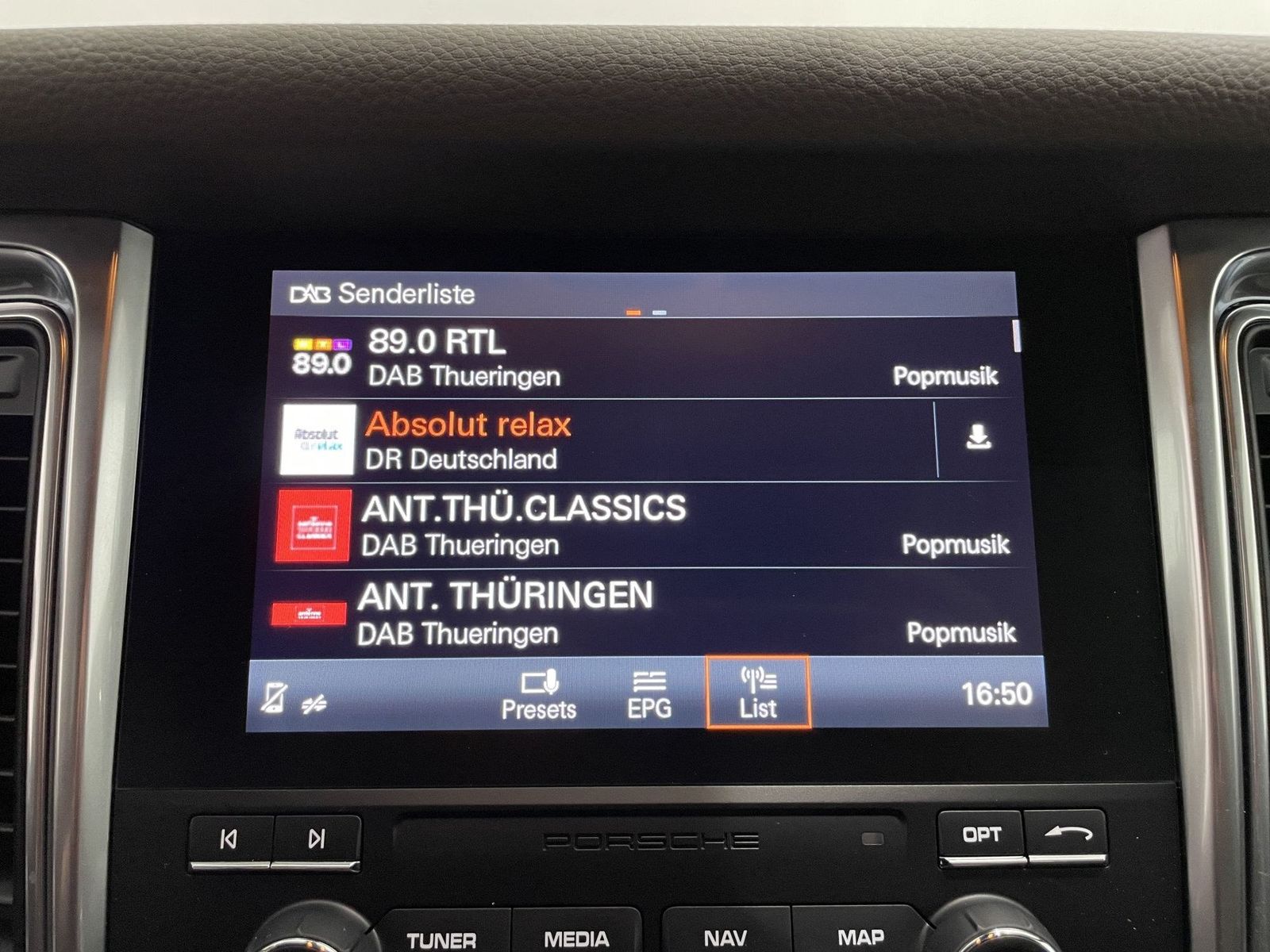 Porsche Macan PDK DAB LED AHK el. Sitze Klima PDC foto 19