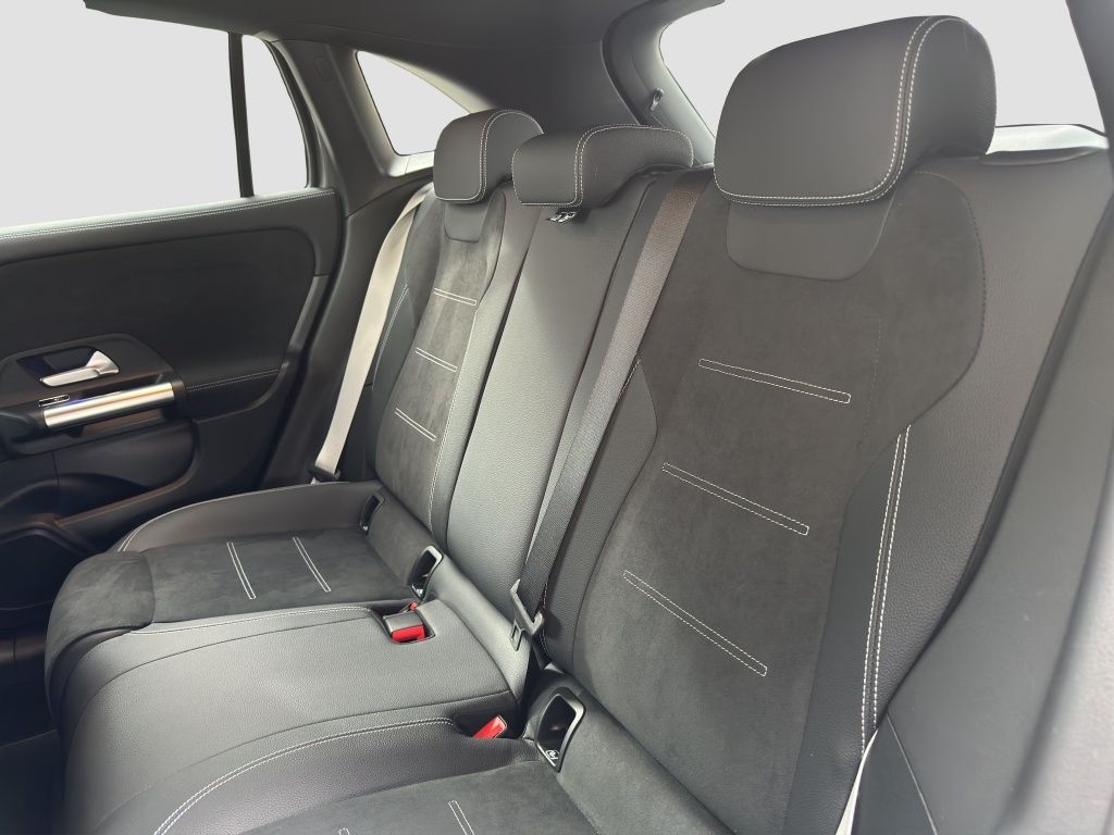 Fahrzeugabbildung Mercedes-Benz GLA 200 d AHK*Fernlichtass.*KeyLess*LED*PDC*ACC