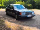 Mercedes-Benz 260 - Mercedes 260 mit Schiebedach