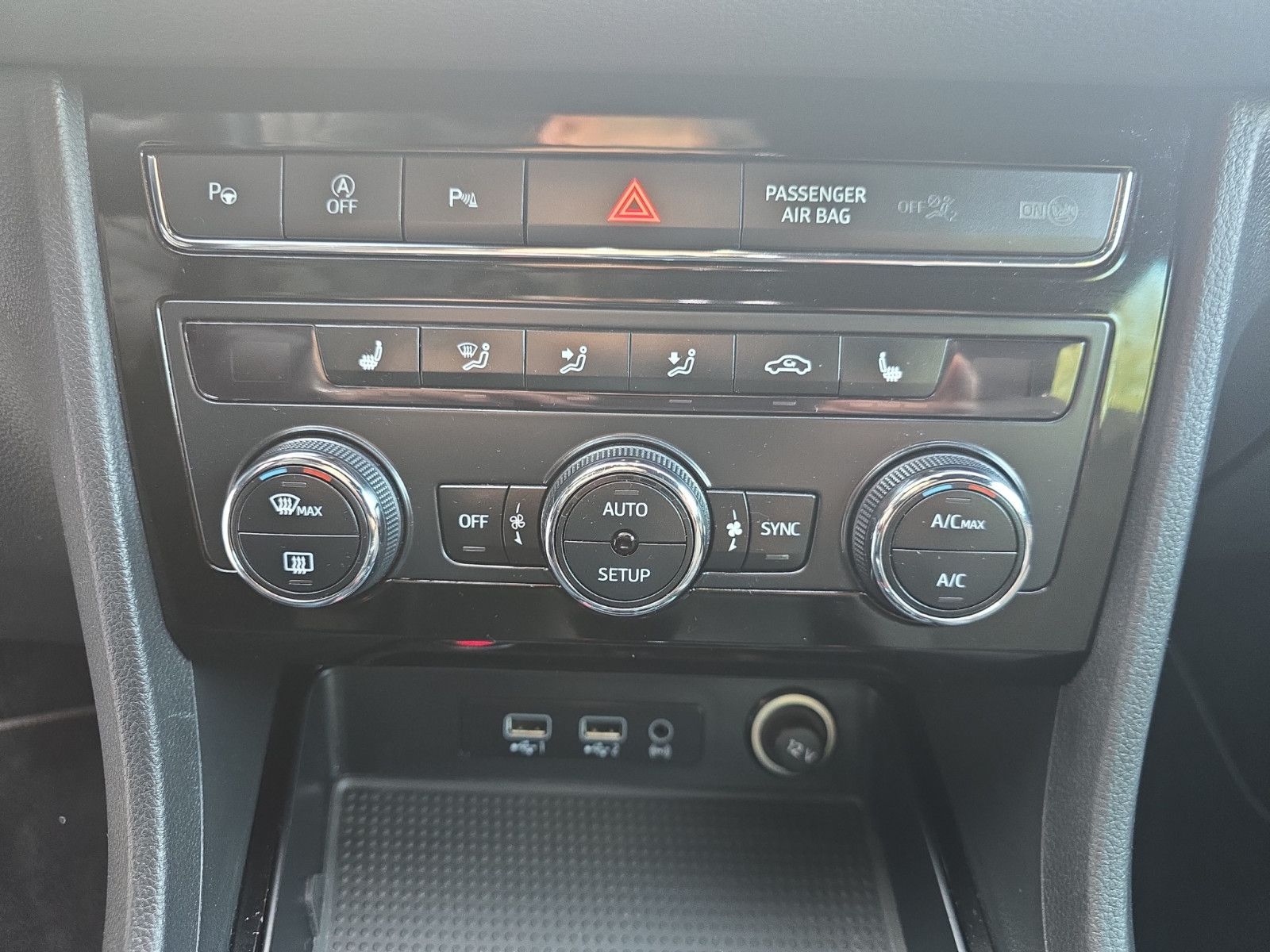 Fahrzeugabbildung SEAT Ateca Xcellence+LED+Navi+PDC+Kamera+AHK