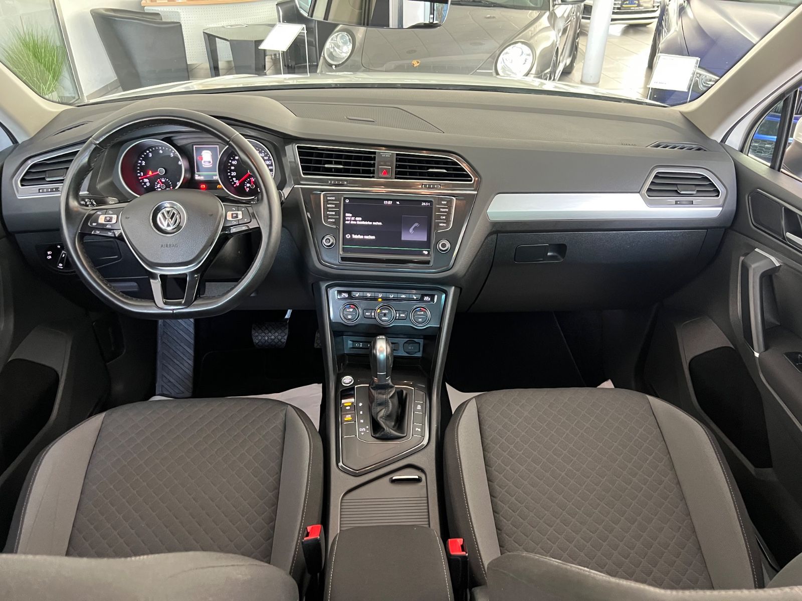 Fahrzeugabbildung Volkswagen Tiguan 1.4TSI DSG Comfortline *LED*NAVI* 1.HAND*