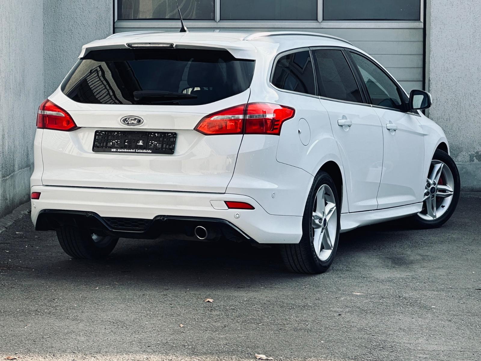 Ford Focus Turnier ST-Line Titanium*XENON*NAVI*SHZ*