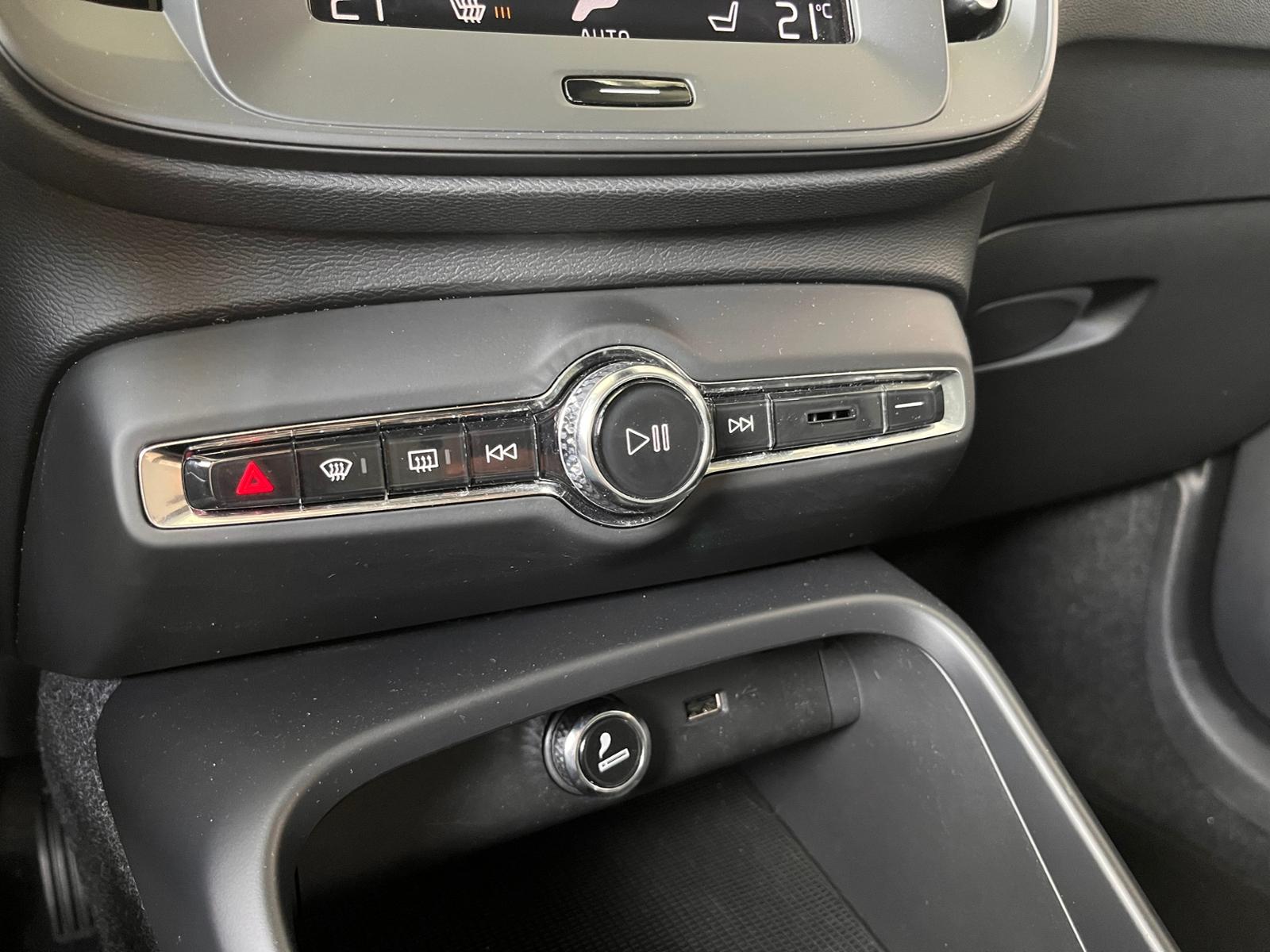 Volvo XC40 AWD AHK LED NAVI ALU