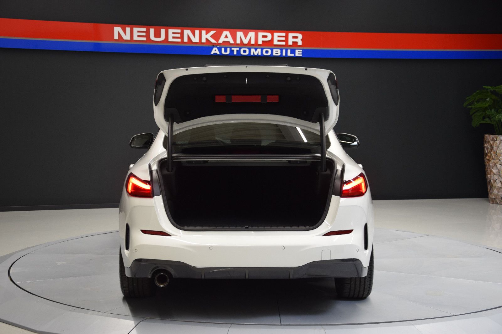 Fahrzeugabbildung BMW 218 Gran Coupé M Sport Pano H&k Leder ACC Kamera