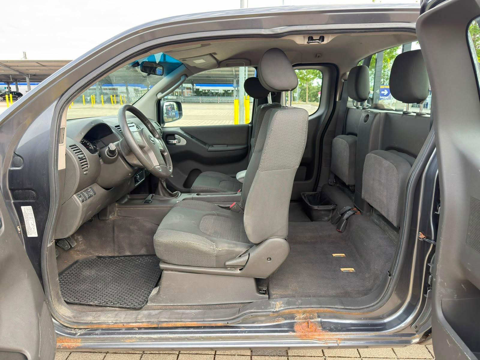 Nissan Navara King Cab 2.5 dCi | 190 ch | BVM | 4 places | Attelage | Climatisation | Différentiel autobloquant