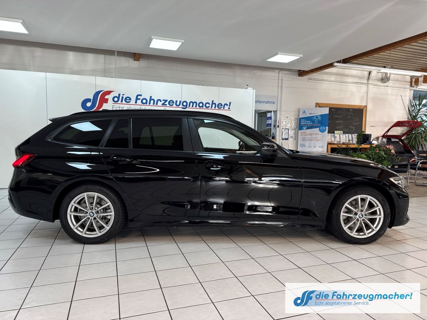 Fahrzeugabbildung BMW 320 e Advantage Touring Park-Assistent Navi Digi