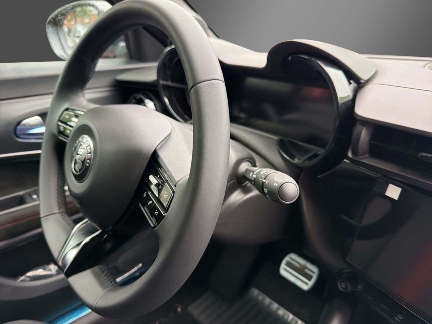 Fahrzeugabbildung Alfa Romeo Junior Elettrica VELOCE 280 PS voll Top Deal