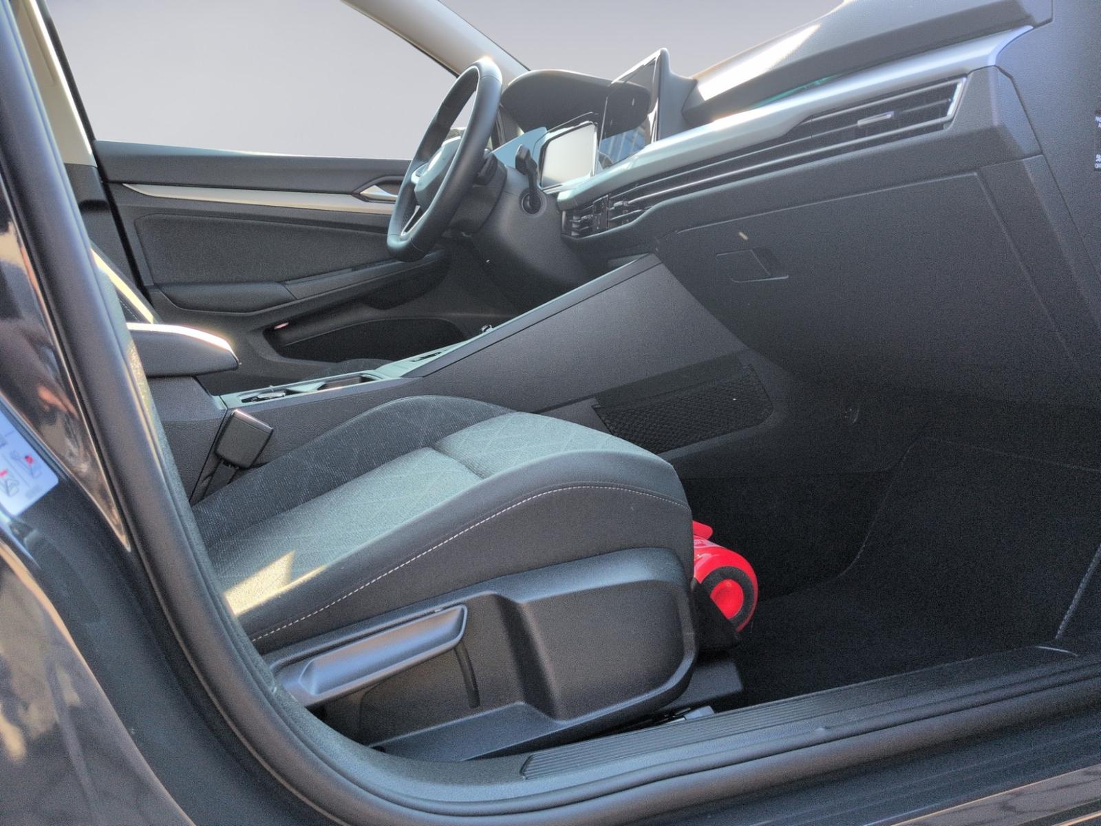 Volkswagen Golf VIII 1.0 eTSI DSG Life LED+ACC+APP+NAVI, миниатюра 18