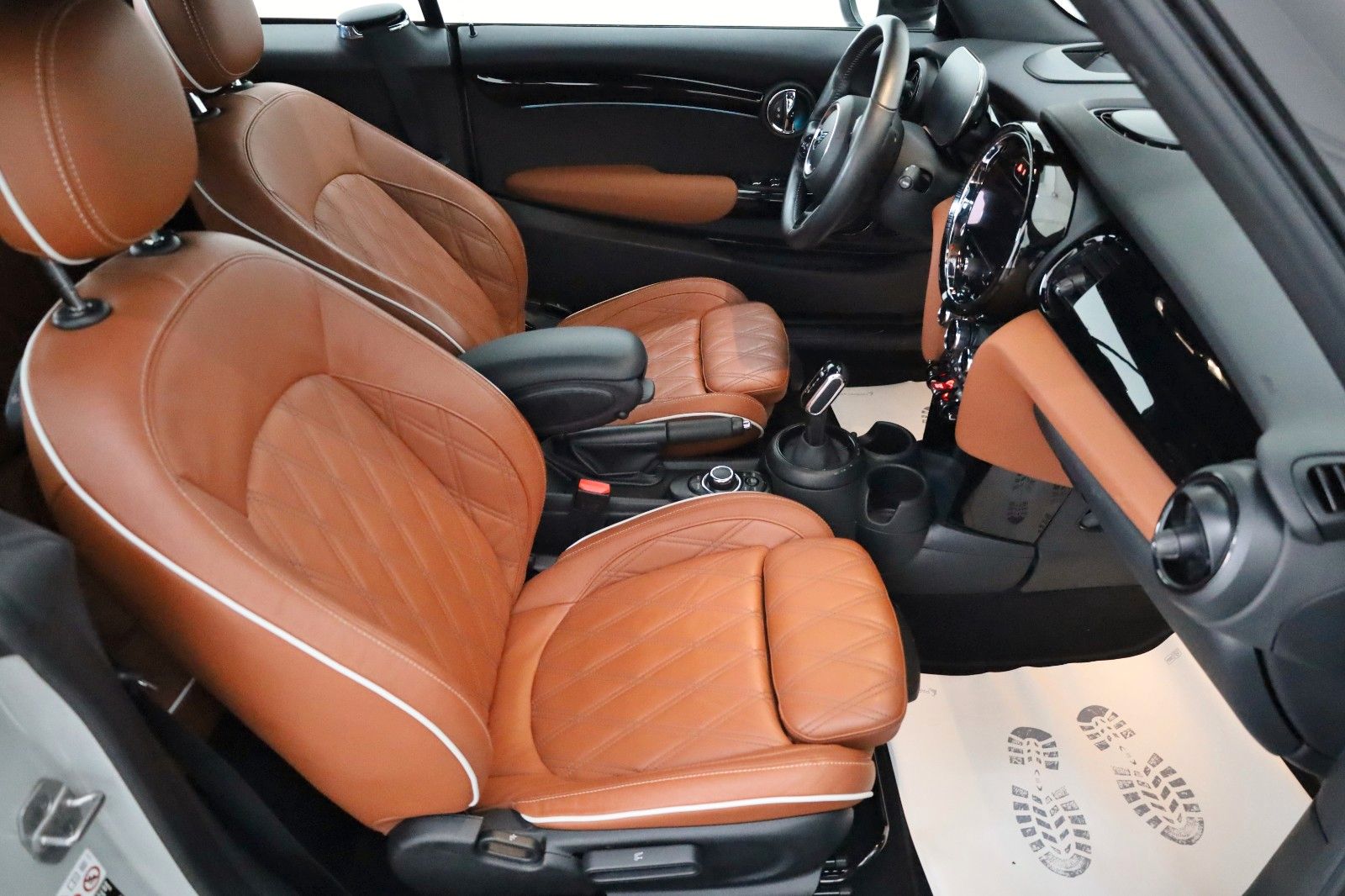 Fahrzeugabbildung MINI Cooper Cabrio Classic Trim,Leder,Navi,Kamera,HUD