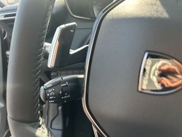 Peugeot 208 1.2 110 Allure KeyLess+LED+SHZ+Alcant.+PDC