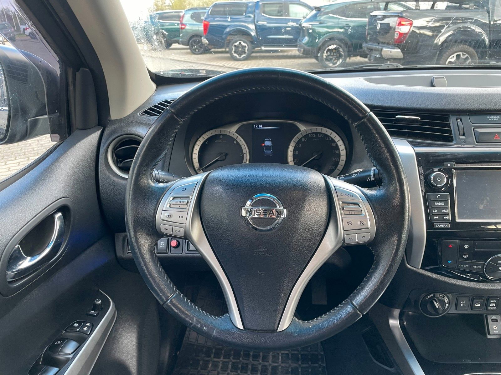 Fahrzeugabbildung Nissan Navara NP300 Tekna Double Cab 4x4
