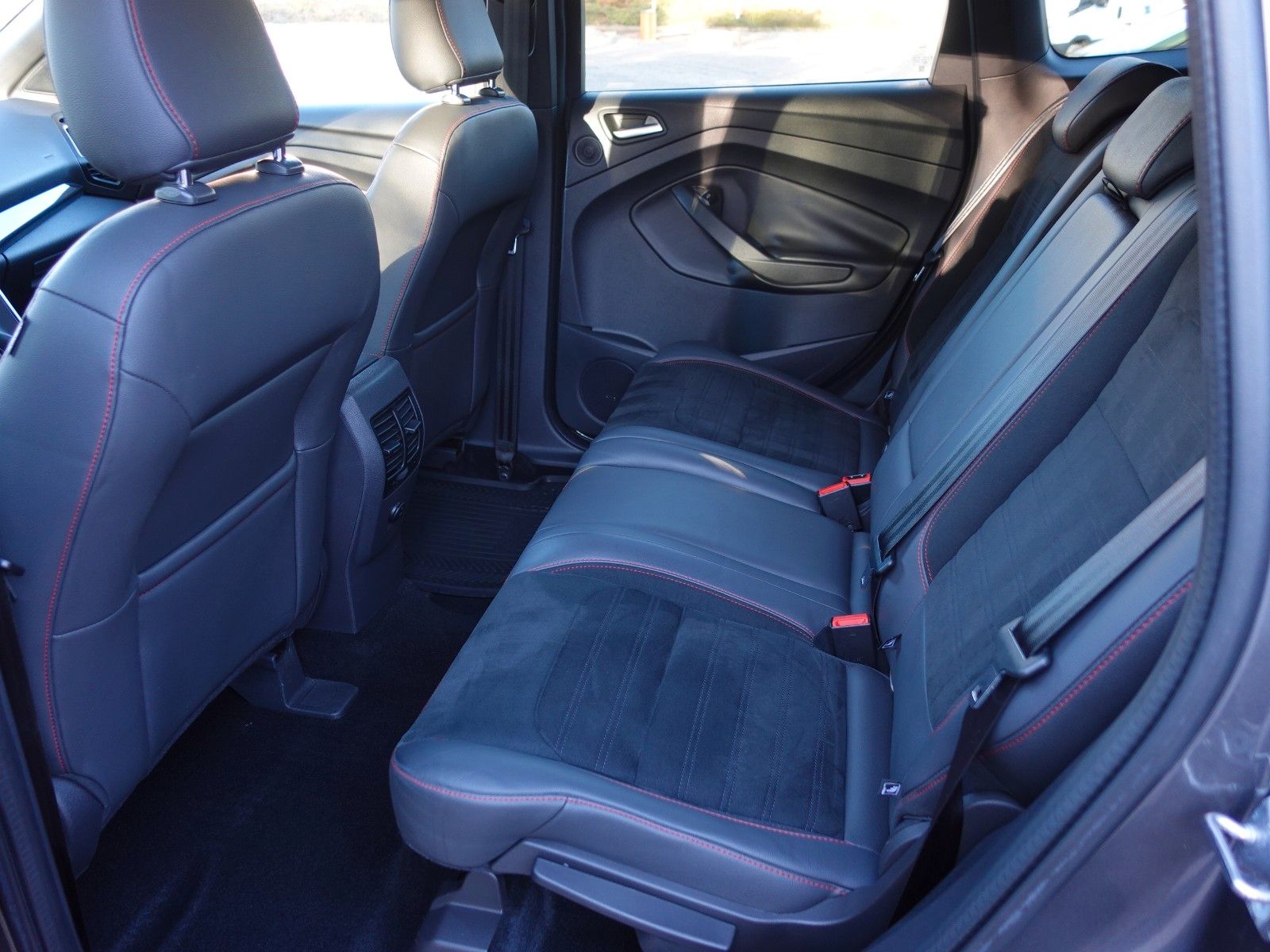 Fahrzeugabbildung Ford Kuga 1,5 EcoBoost 2x4 110kW ST-Line
