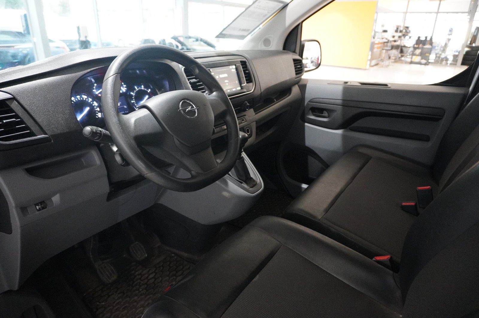 Fahrzeugabbildung Opel Vivaro Cargo 1.5D M EDITION KLIMA/DAB+/PDC/TEMP.