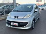 Peugeot 107 1.0 68CV - silberne Peugeot 107
