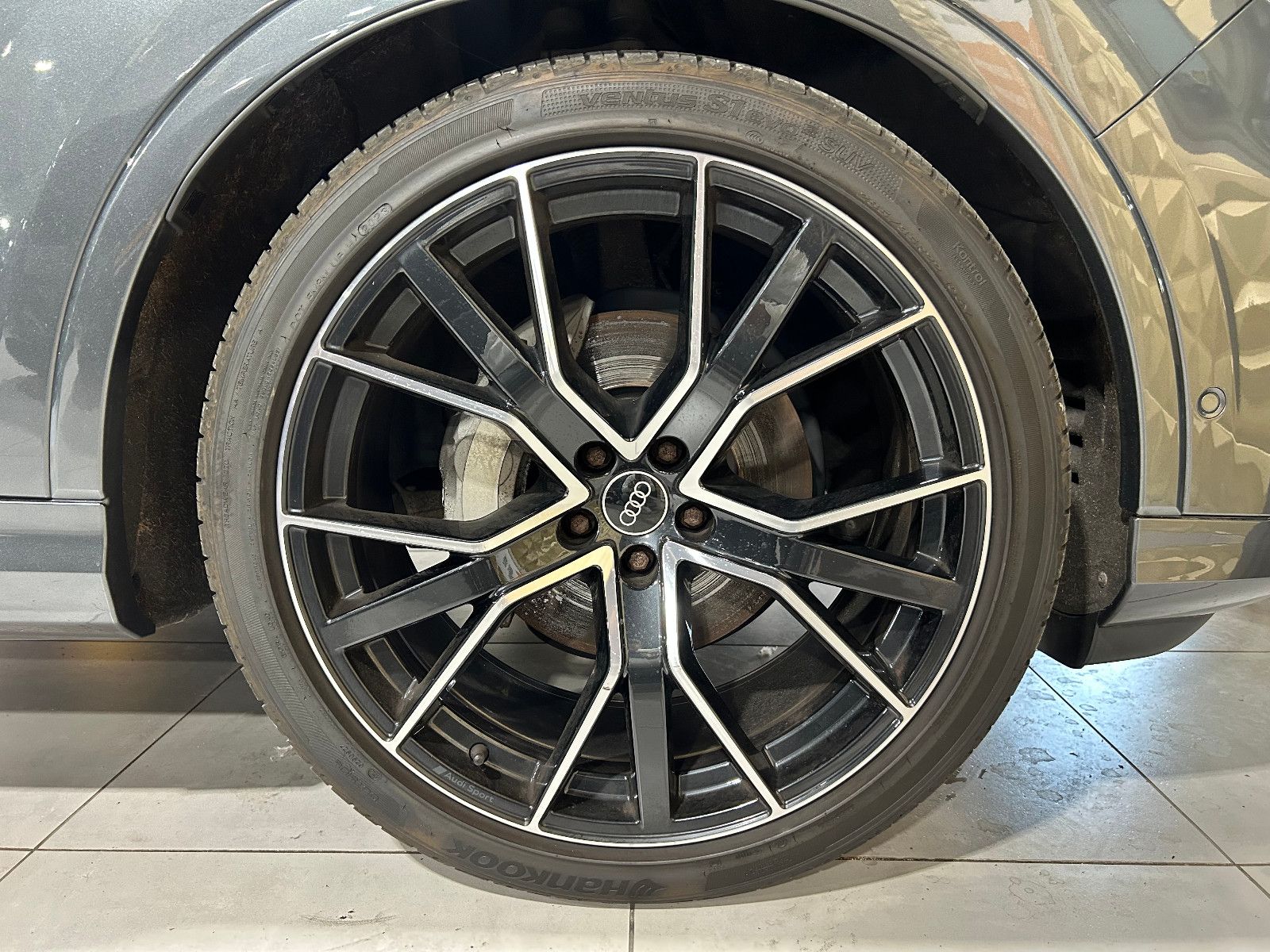 Fahrzeugabbildung Audi Q7 50 TDI quattro/S-LINE/HEAD-UP/COMPETITION/NAV