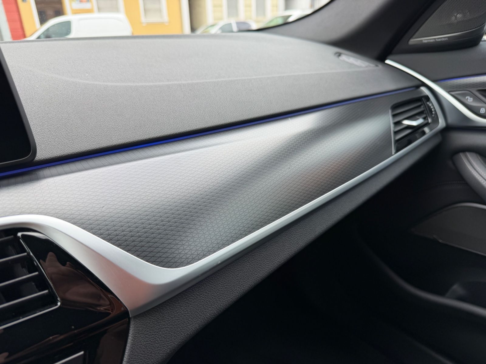 Fahrzeugabbildung BMW 520d Touring M SPORT LASER HUD KAMERA AHK LEDER