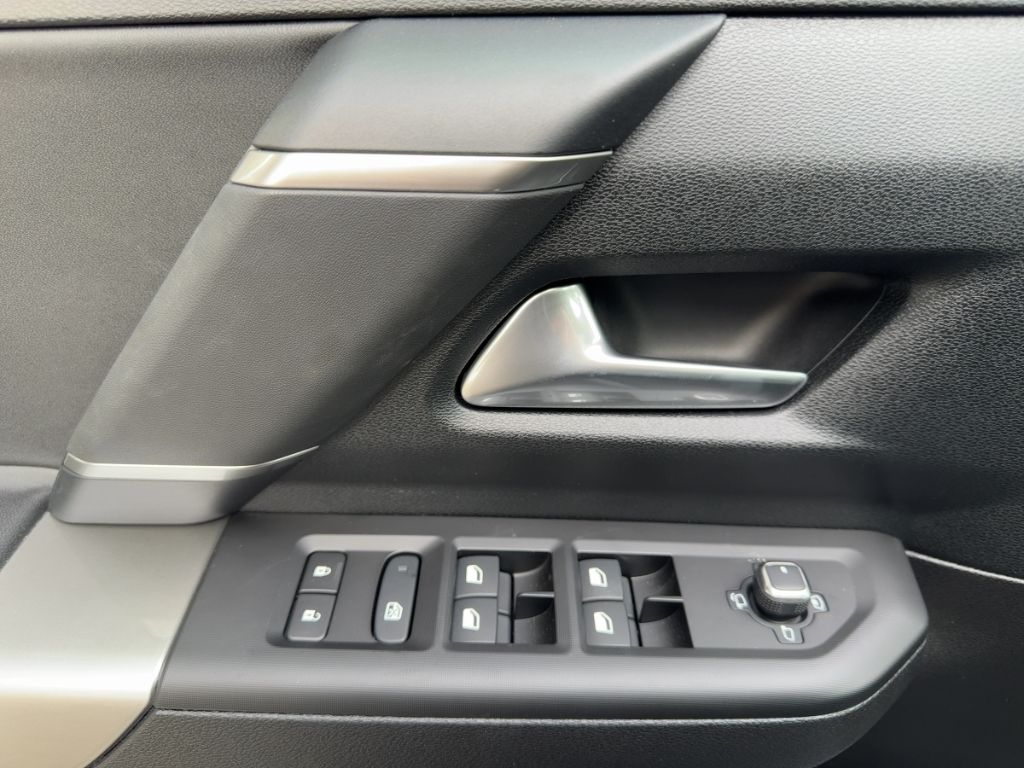 Fahrzeugabbildung Jeep Compass e-Hybrid First Edition PANO MATRIX HEAD-
