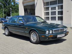 Fahrzeugabbildung Daimler V8 Automatik
