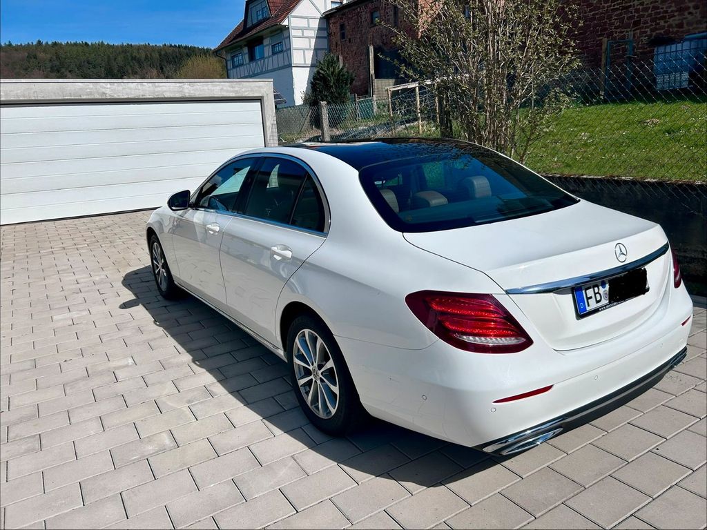 Image of Mercedes-Benz E 220